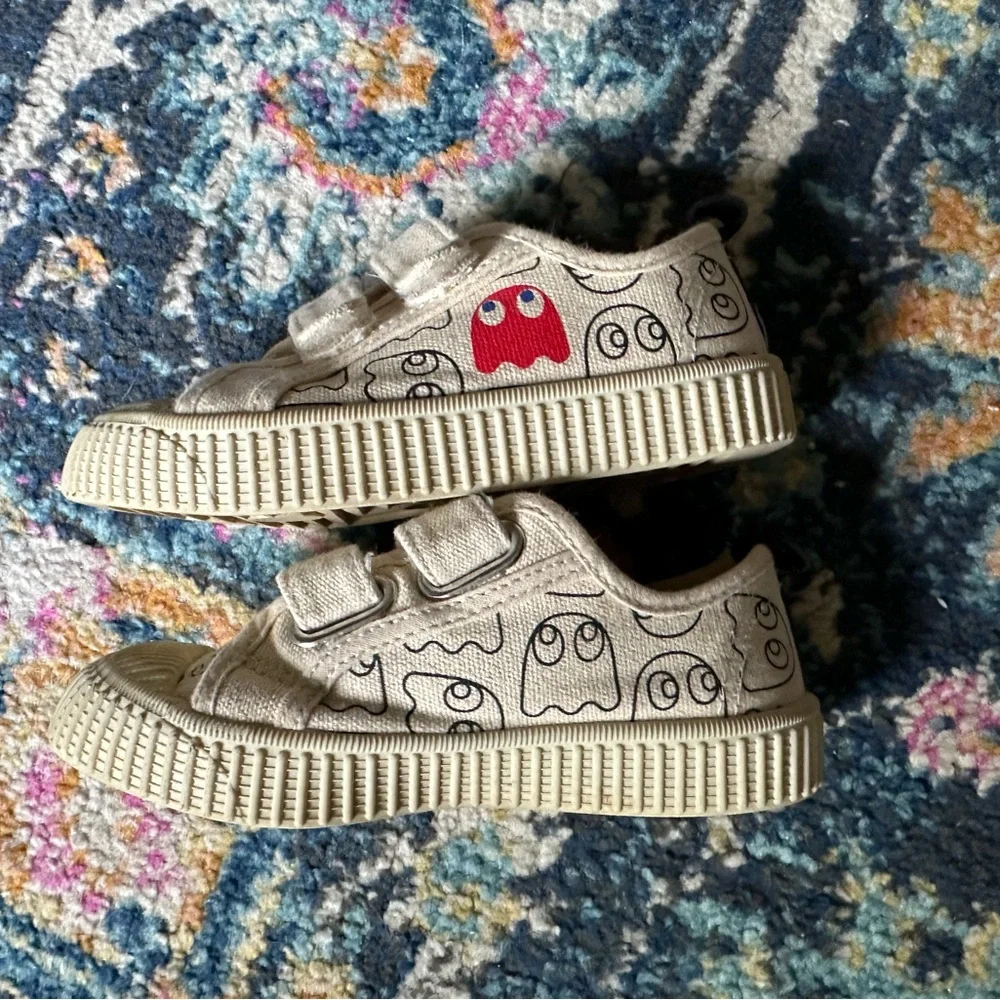 Kids canvas PAC Man Ghost Velcro sneakers size 10 - Picture 1 of 11